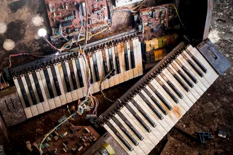Old destroyed synthesizer 写真素材