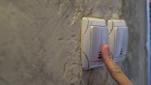 Old dirty electrical switch turn on and turn off 4K Vidéo 155148945