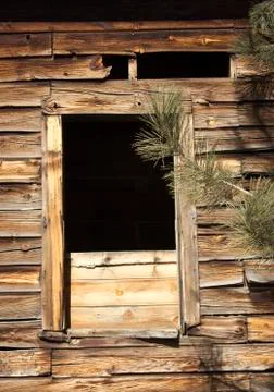 Old distressed barn wall window Foto stock