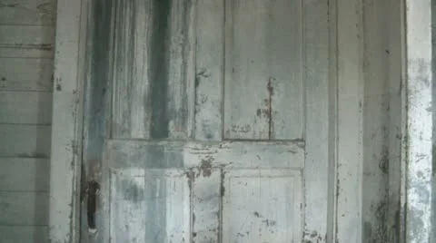 Old Door Opens by Itself Видео 12599798