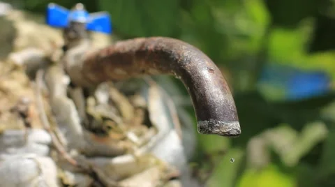 Old dripping faucet Vídeo Stock 43596961