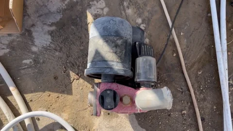 Old Dusty Water Pump Installed on a Rooftop Vídeos de archivo 345611788