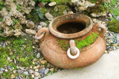 Old earthenware in garden Foto stock