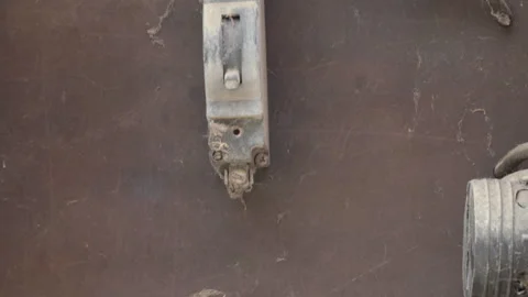An old electrical panel with sockets and an automatic switch Vidéo 317291257