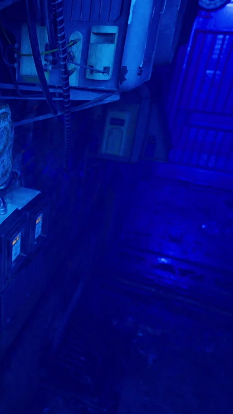 Old elevator shaft with dark walls and blue lighting in a building Vídeos de archivo 331440795