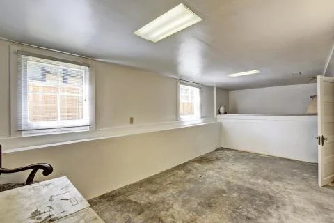 Old empty basement room with concrete floor Stock Photos