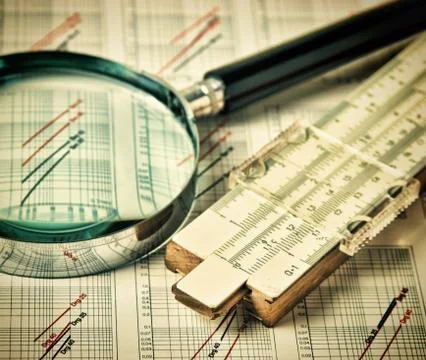 Old engineering tools on a technical drawing Foto stock