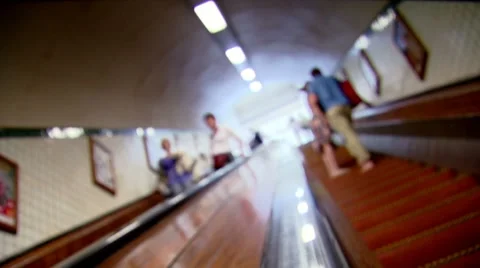 Old escalator with people. 動画素材 8687903
