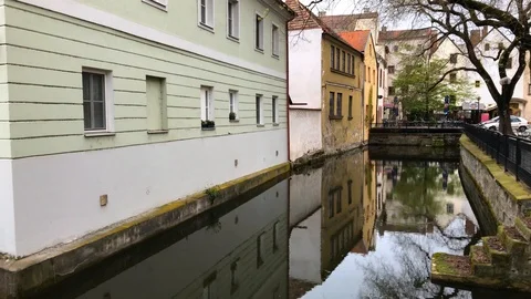 Old Europe. Pardubice. The river between the houses Vidéo 104843397
