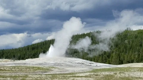 Old Faithful Video stock 93003960