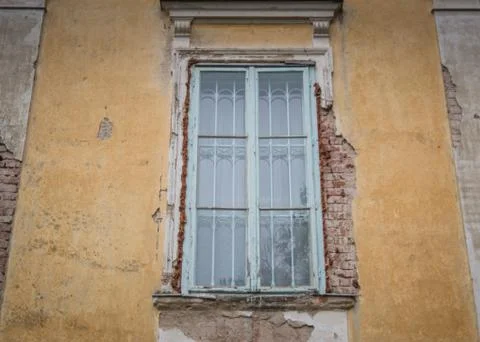 Old falling apart window Fotos de archivo