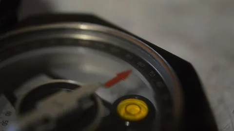 Old fashioned compass with north arrow. north direction on the compass. Vidéo 232678090