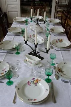 Old fashioned dinner table Stock-Fotos