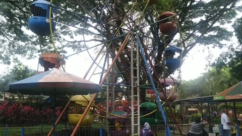 Old ferris wheel Stock Footage 242825966