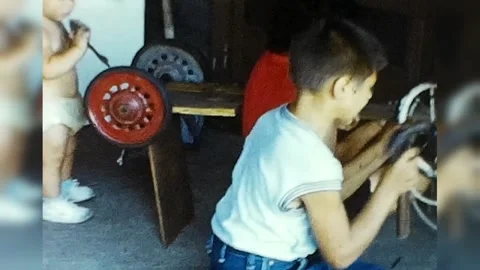 Old Film of Kids Working on a Soap Box Derby Car Vidéo 257931491