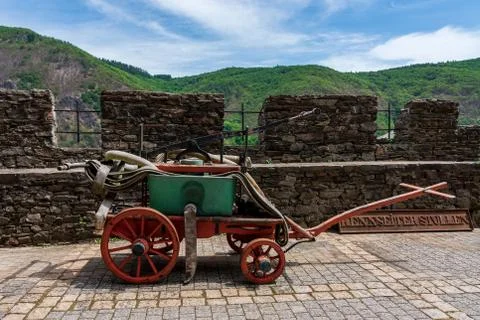 Old fire department fire engine at Castle Reichenstein Foto stock