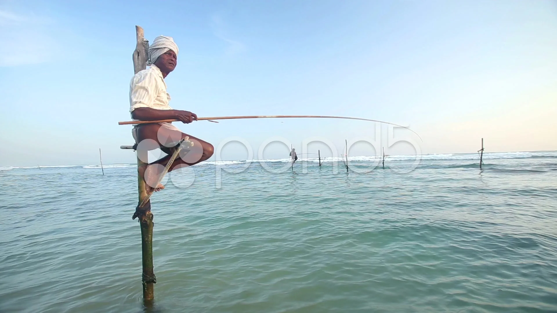 Old fisherman on a fishing pole in the o, Stock Video