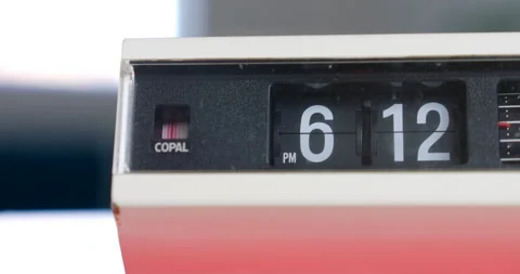 Old flip clock timlapse Stock Footage 137535109