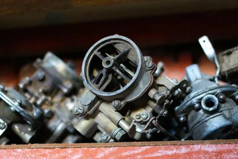 Old gasoline engine blurred background. real used car motor head engine fou.. Foto stock