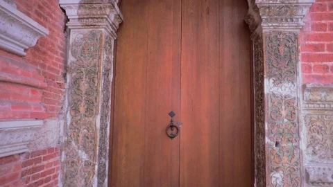 The old gate of a medieval building 動画素材 121468050