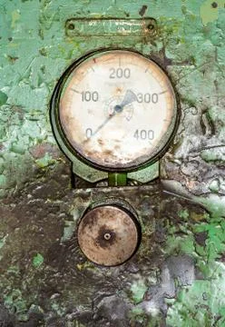 Old gauge panel in the oily Stock-Fotos