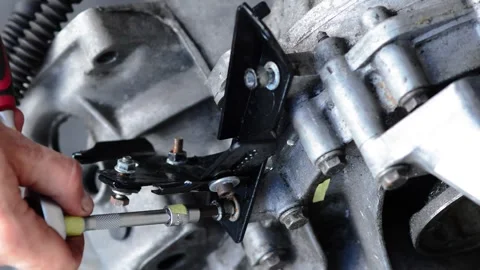 Old gear shift box from a front-wheel drive car Vídeos de archivo 336732846