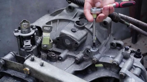 Old gear shift box from a front-wheel drive car Vídeo Stock 336733054