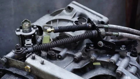 Old gear shift box from a front-wheel drive car Vídeos de archivo 336733175