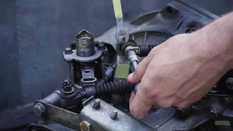 Old gear shift box from a front-wheel drive car Vídeo Stock 336733323