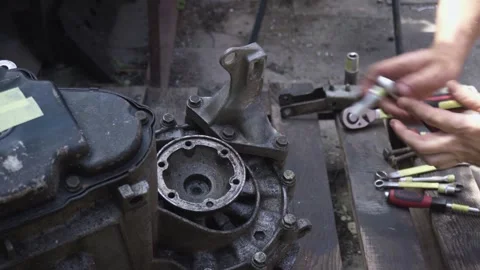 Old gear shift box from a front-wheel drive car Vídeo Stock 336733786