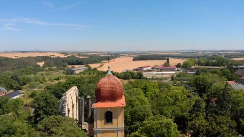 Old gothic cathedral. czech castles video from the drone. Vídeos de archivo 112988947