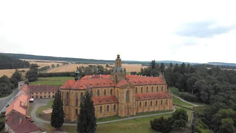 Old gothic cathedral. czech castles video from the drone. Vídeos de archivo 113542059