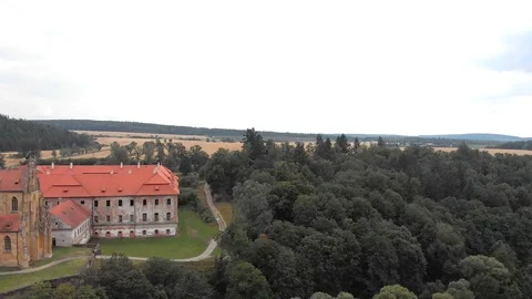 Old gothic cathedral. czech castles video from the drone. Vídeos de archivo 113542308