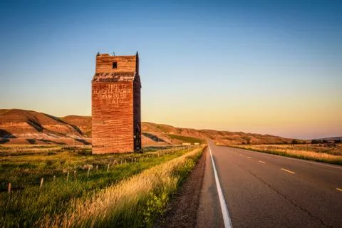 Old grain elevator in the ghost town of Dorothy Foto stock