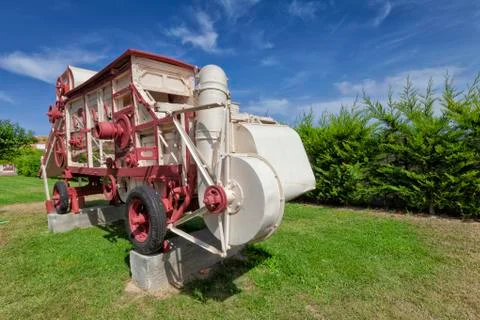 An old grain thresher Foto stock
