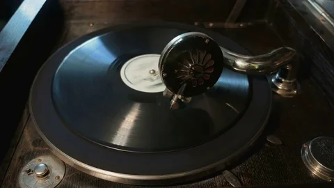 Old gramophone playing vinyl disc Stock Footage 83511886