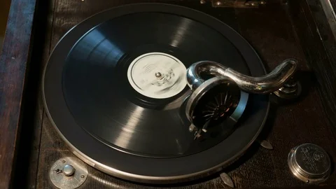 Old gramophone playing vinyl disc Stock Footage 83519595