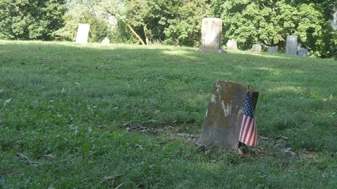 Old grave with flag - medium shot 4K Stock-Footage 95793567