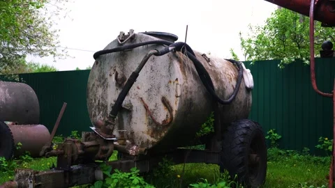 Old gray retro barrel on wheels Stock-Footage 335207028