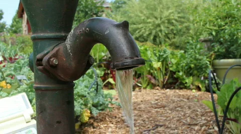 Old hand pump  動画素材 817273