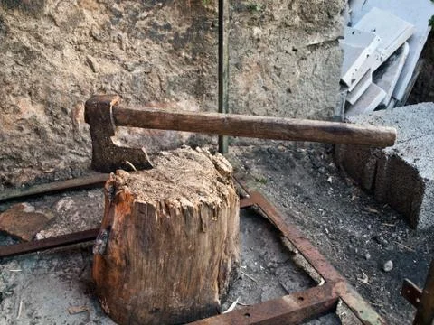 Old hatchet 库存照片