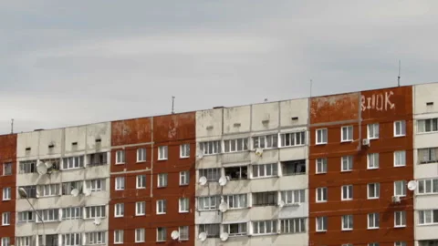 Old high rise building Vídeos de archivo 115699741