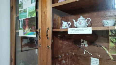 Old historical objects in the "Schafferer Museum" in Pozuzo, Peru Vídeo Stock 283304945