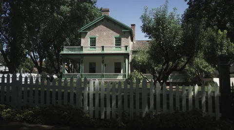 Old Home Drive-by 스톡 동영상 62925931