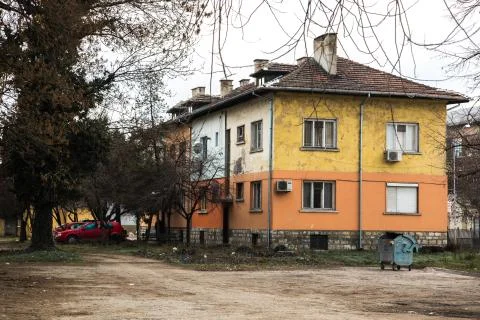 Old house and yard Foto stock