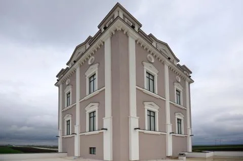 Old house on cloudy day Foto stock