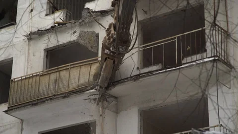 The old house demolitions. Winter Stockbeeldmateriaal 104843553