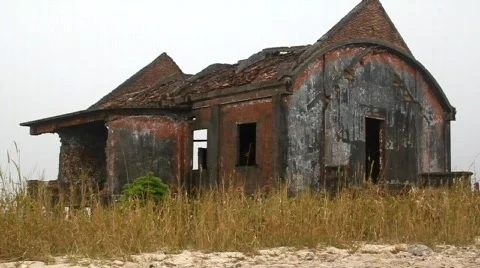 Old house in mist Stock Footage 782013