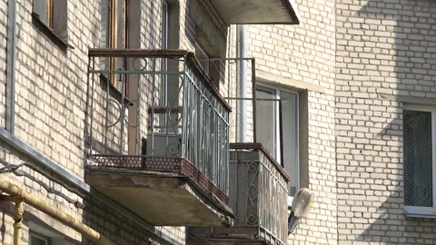 Old house with old architectural balcony. Stock-Footage 129132106