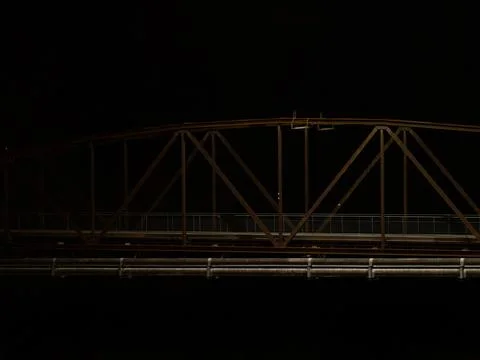Old Iron Bridge at night: suicide prevention. Foto stock
